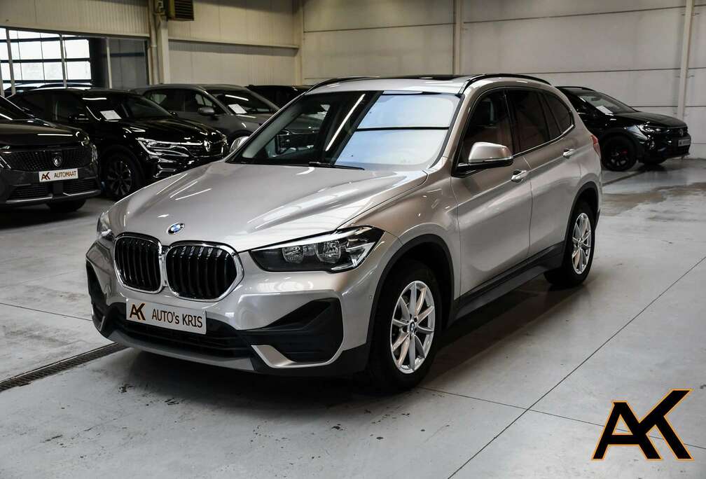 BMW X1 sDrive18i Automaat - LEDER / NAVI / PANO / PDC