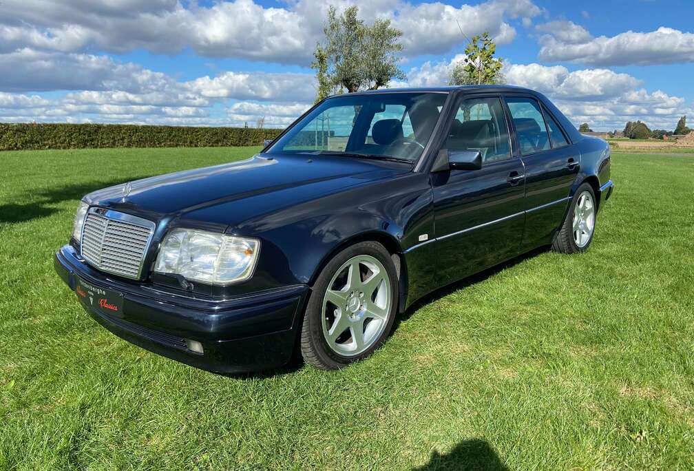 Mercedes-Benz limited edition v8 motor 8cyl slechts 950 stuks