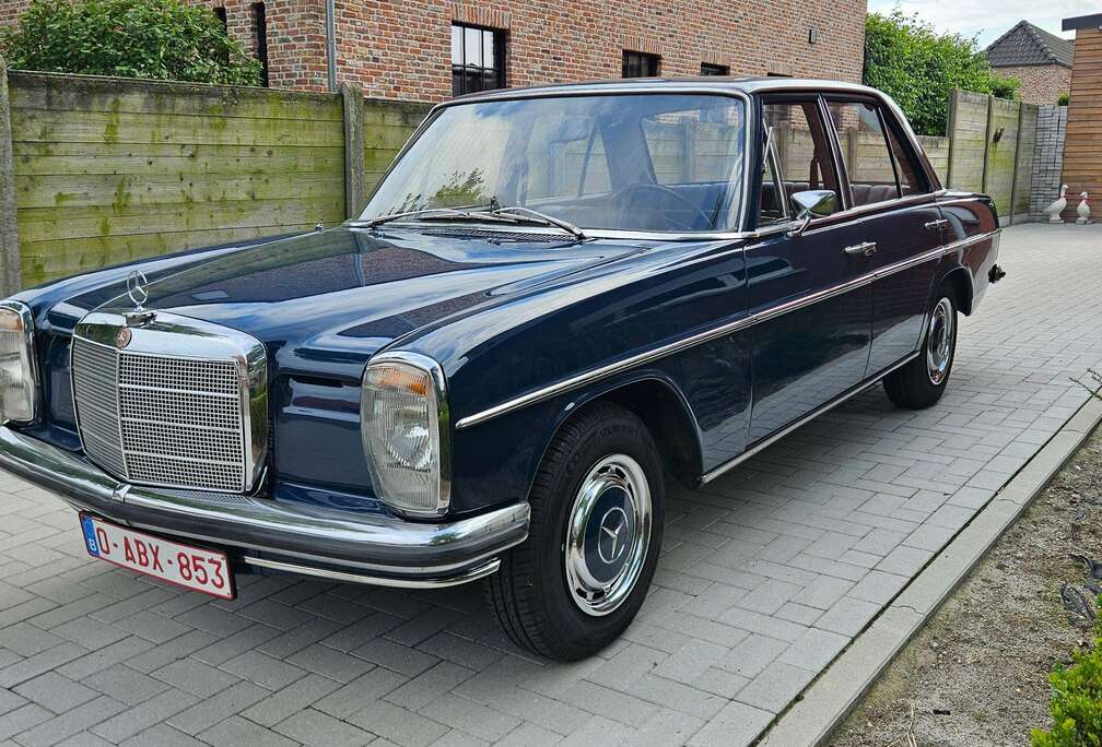 Mercedes-Benz Mercedes-Benz W115, Bar8. Uniek