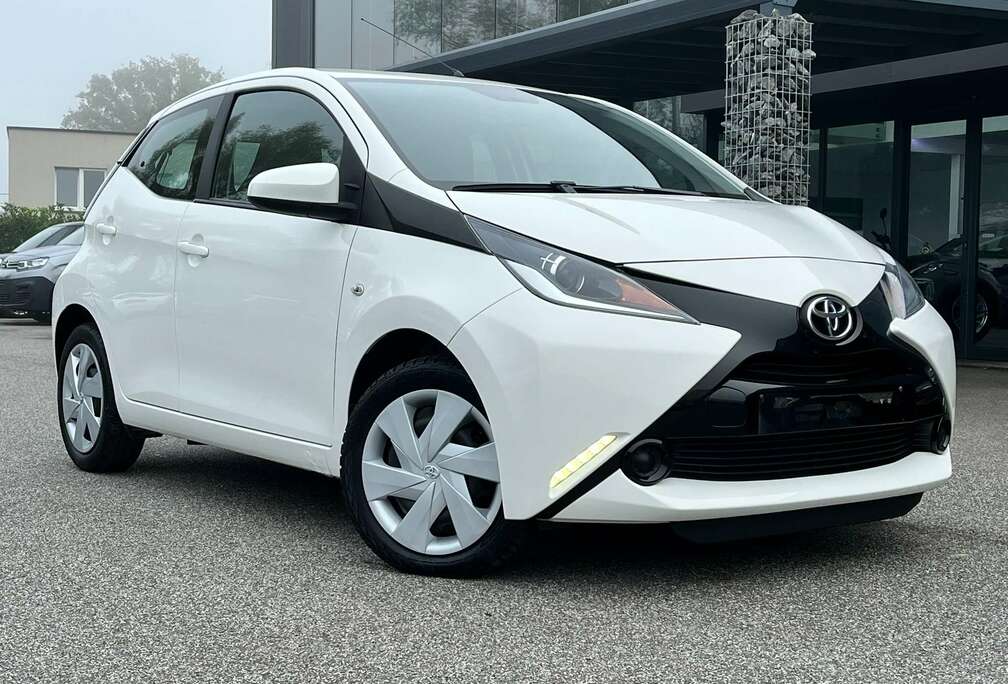 Toyota 1.0i VVT-i 5-DEUR / AIRCO / CAMERA / 12M WAARBORG