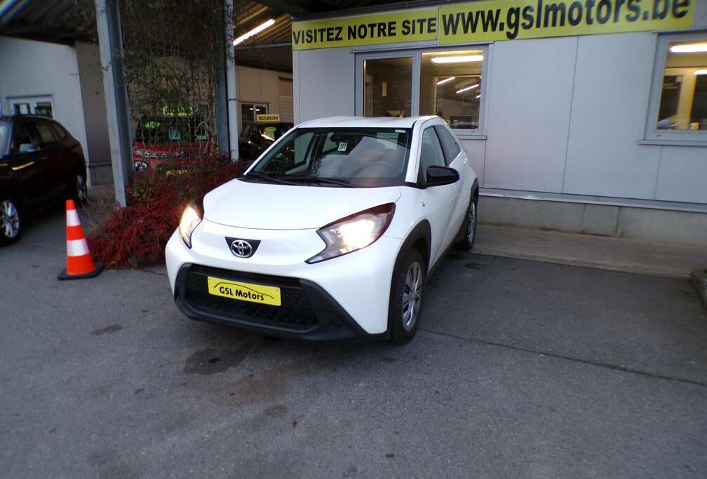 Toyota 1.0i 69cv blanche 01/23 31.739km Airco GPS Camera