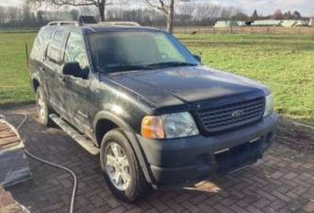 Ford Explorer Black Edition
