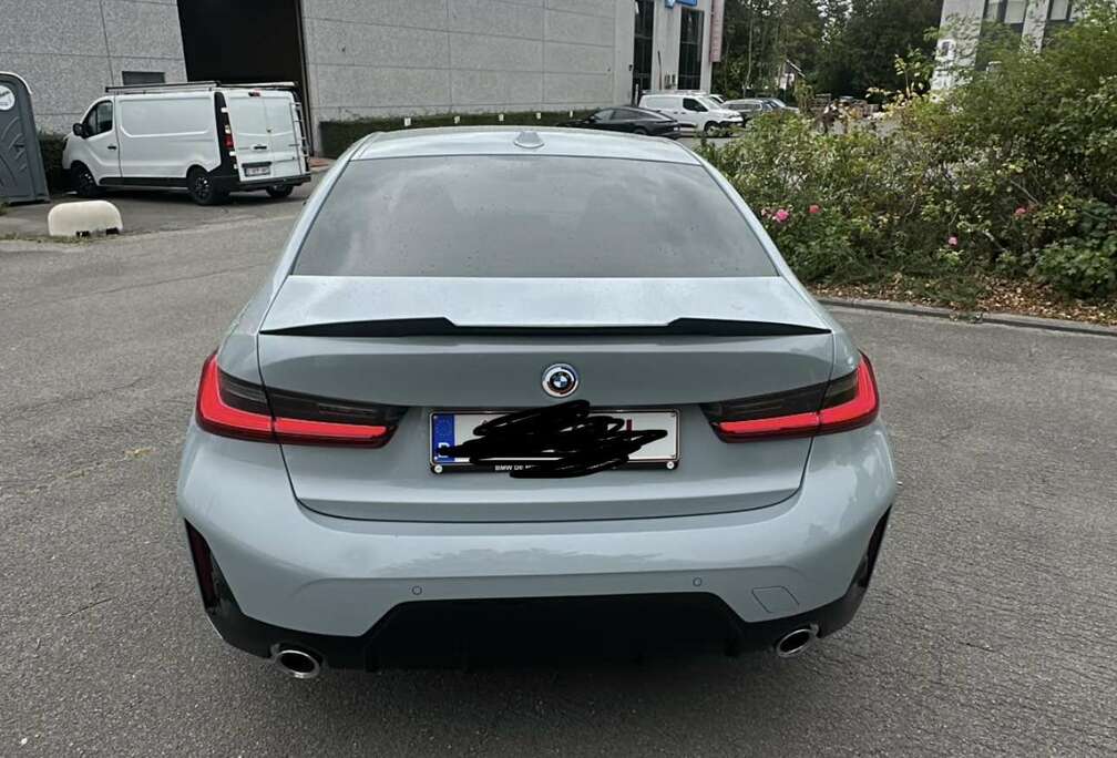 BMW 320i