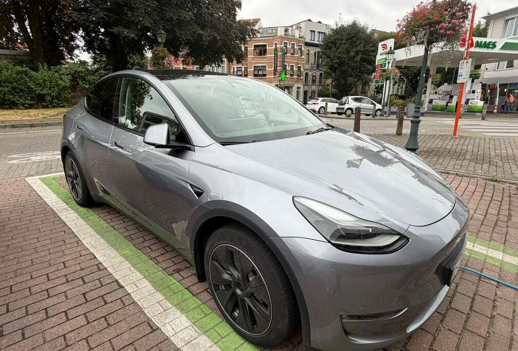 Tesla long rage awd. attache remorque