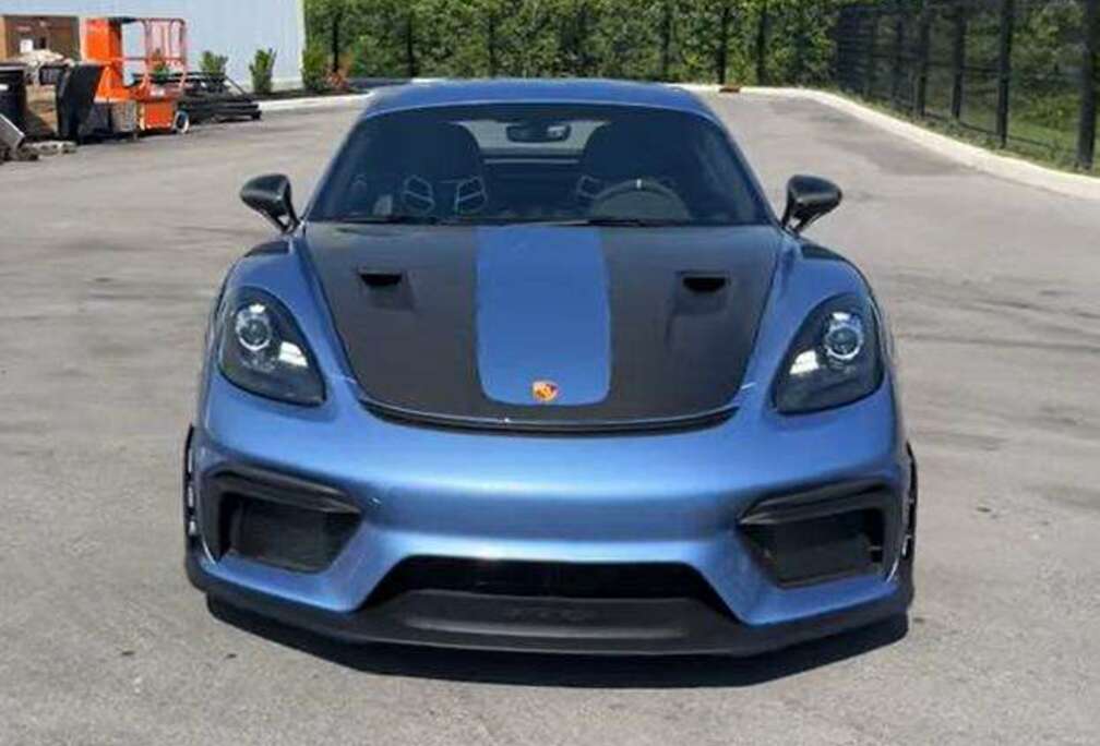 Porsche GT4 RS Weissach Coupe