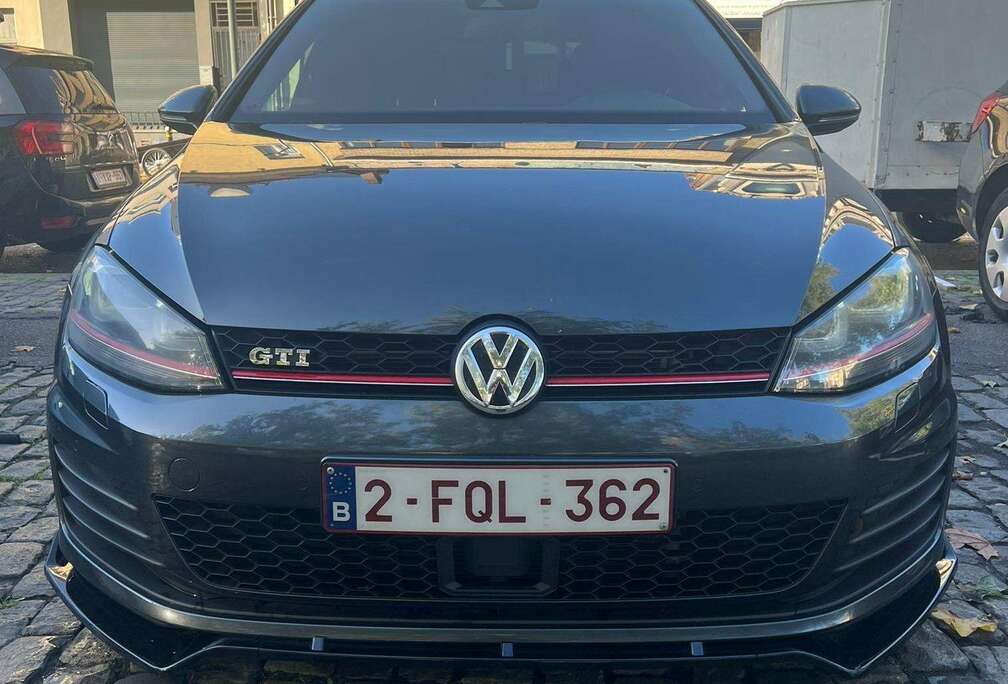 Volkswagen Golf 2.0 TSI DSG