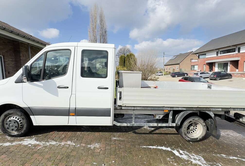 Mercedes-Benz 519 V6