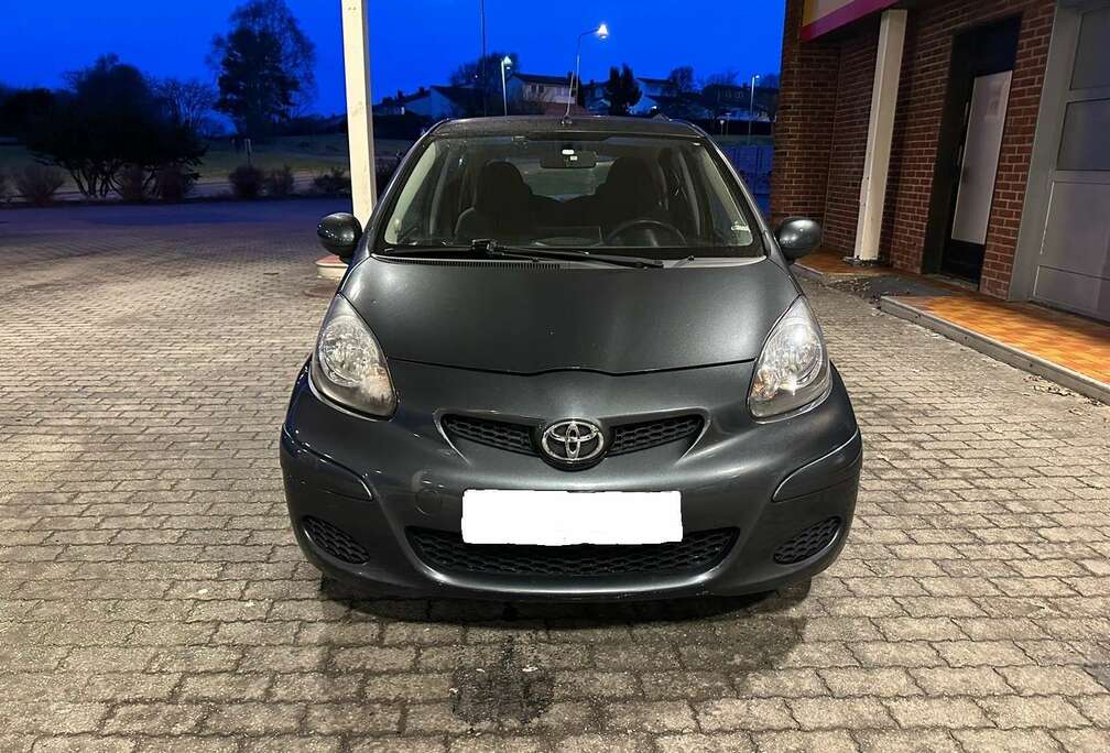 Toyota 1.0 VVT-i Confort