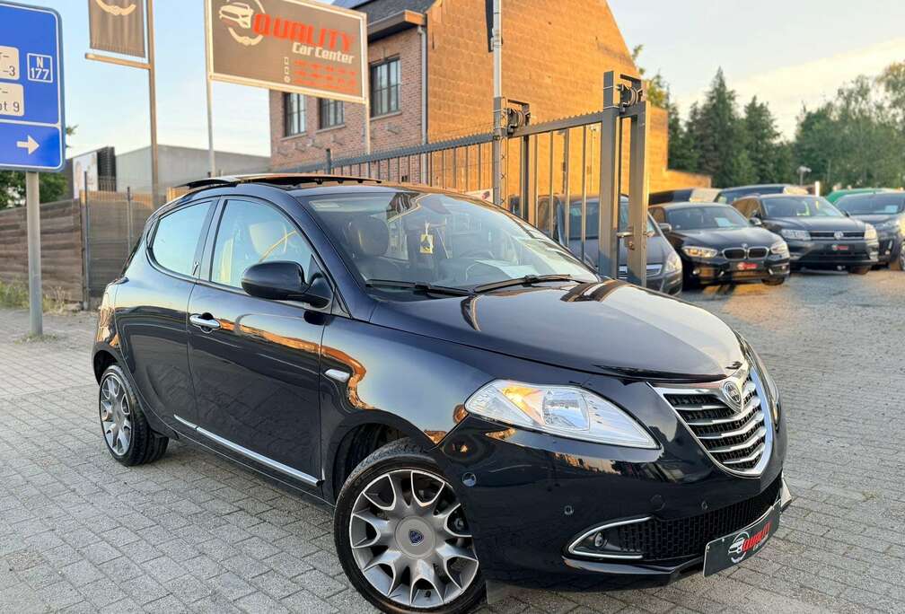 Lancia Ypsilon 0.9 TwinAir Black  88000 km AUTOMAAT