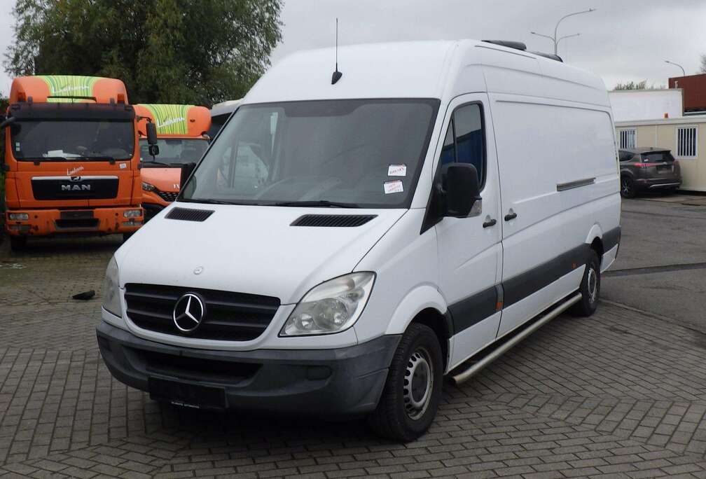 Mercedes-Benz 313 EXPORT (Stock ID 75917)