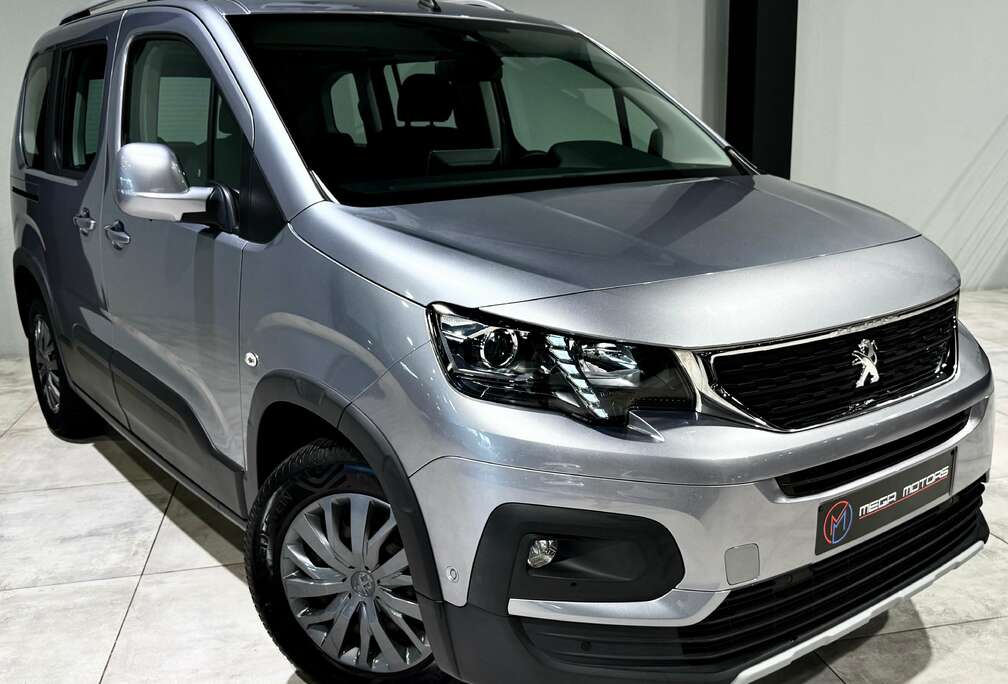 Peugeot 1.2i Turbo 110CV  91.005 KM  CARPLAY CLiM ++