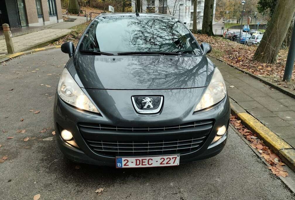 Peugeot CC 1.6 HDi 112ch FAP Féline