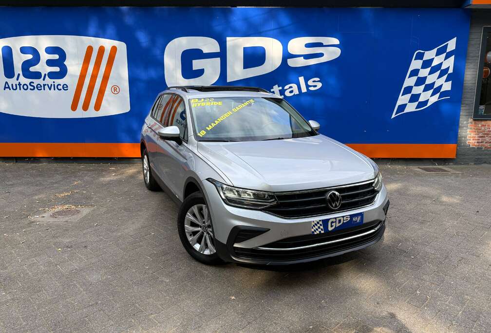 Volkswagen eHybrid 1.4 Life Business DSG - App Connect - Panorama dak - Led - Trekhaak - Zetelverwarming