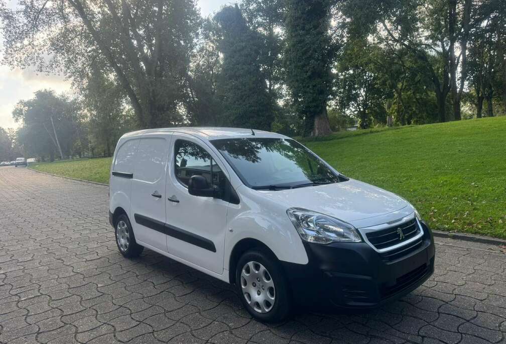 Peugeot 1.6 hdi 3 places airco  prête a immatriculer