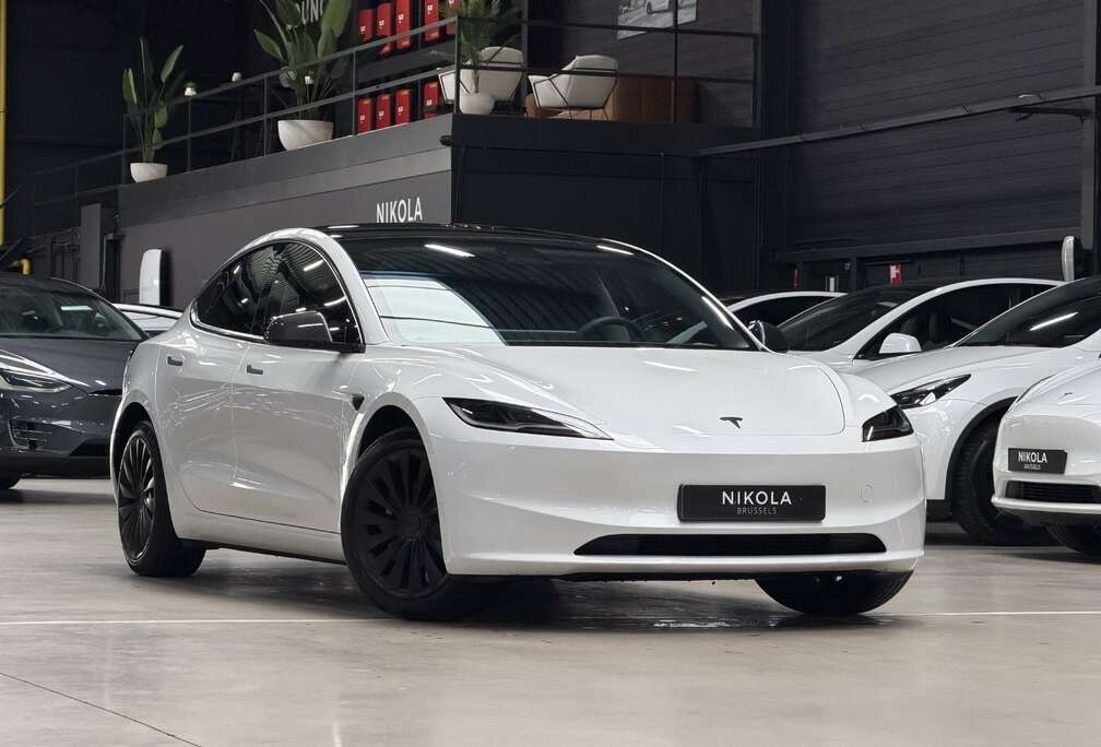 Tesla HIGHLAND PREMIUM - RWD - HIGHWAY AUTOPILOT