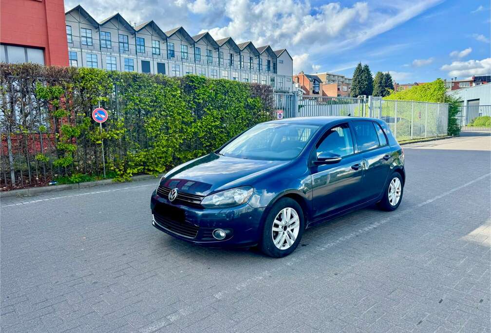 Volkswagen Golf 1.6 TDi Highline DSG