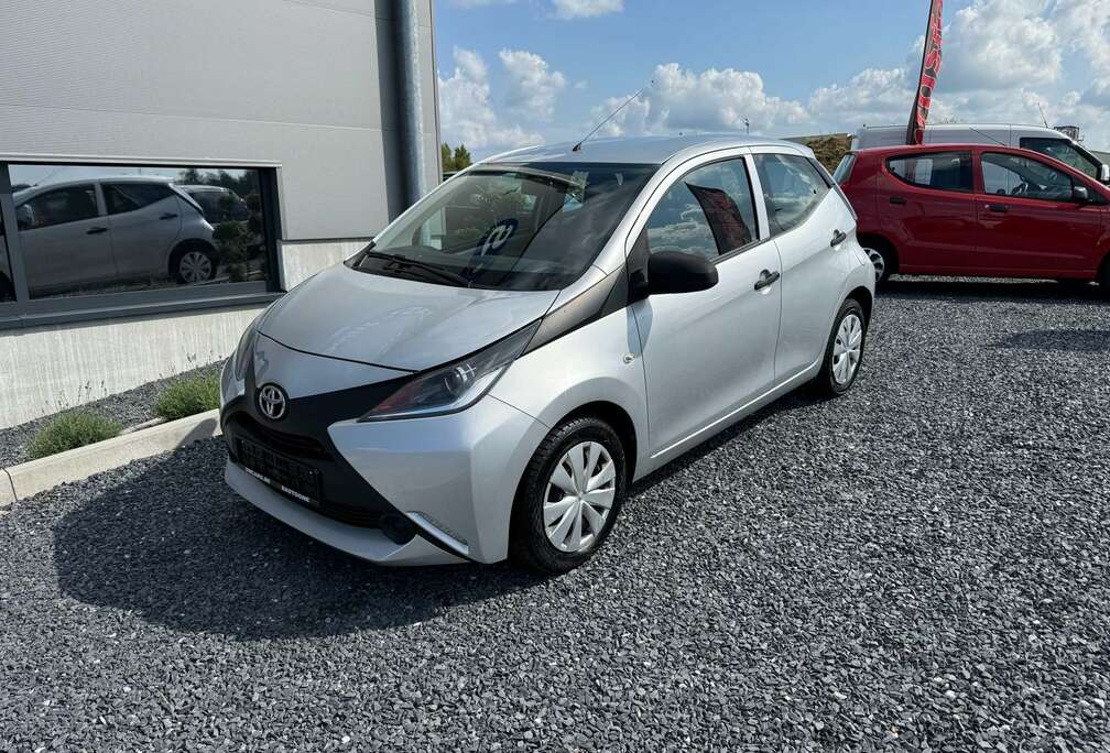 Toyota 1.0i Color Edition