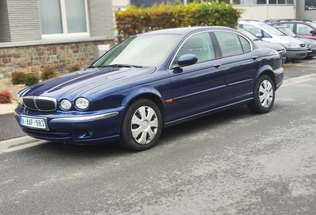 Jaguar 2.0i V6 automatique contrôle technique ok