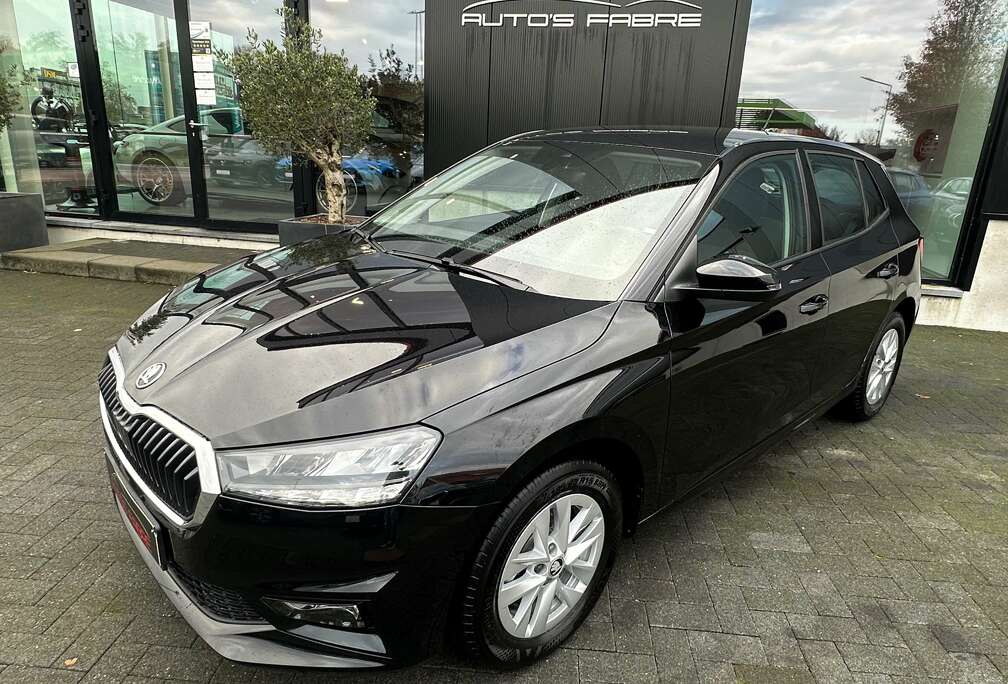 Skoda 1.0i  DSG  130years Camera GPS Verw zetels NIEUW