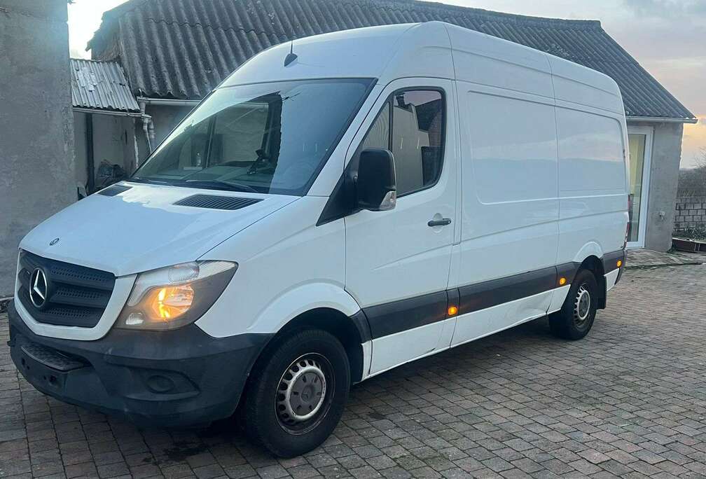 Mercedes-Benz 2.2 CDI  ROULE SUPER BIEN .