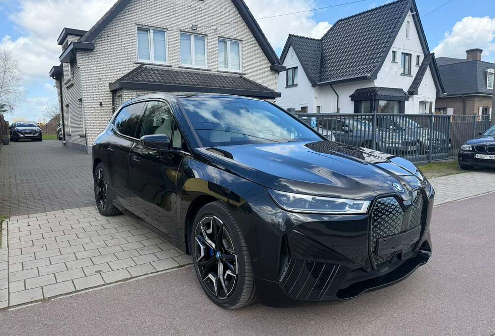 BMW Xdrive 40 Softclose*Headup*Pano*Keyles*Line Ass*..