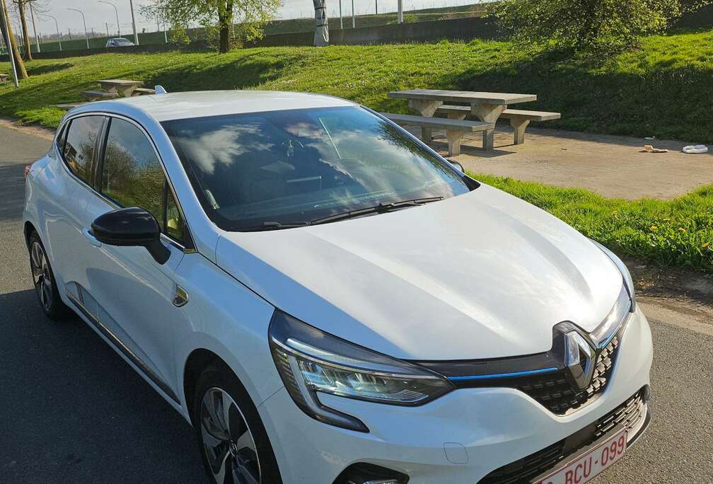 Renault Hybrid 1.6i E-TECH First