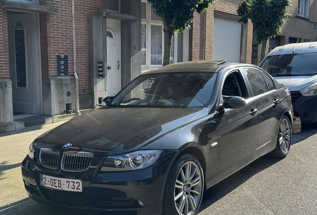 BMW À VENDRE BMW E90 318i (2006) – 101 462 km