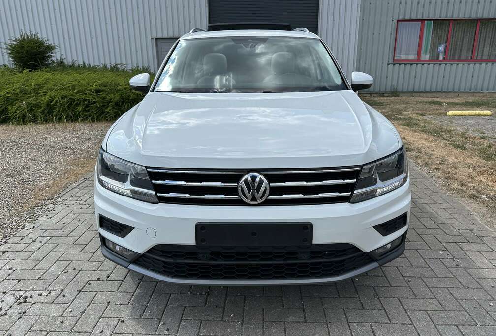 Volkswagen 1.5 TSI 7 SITZE - PANO - LEICHTE UNFALL, FAHRBER.