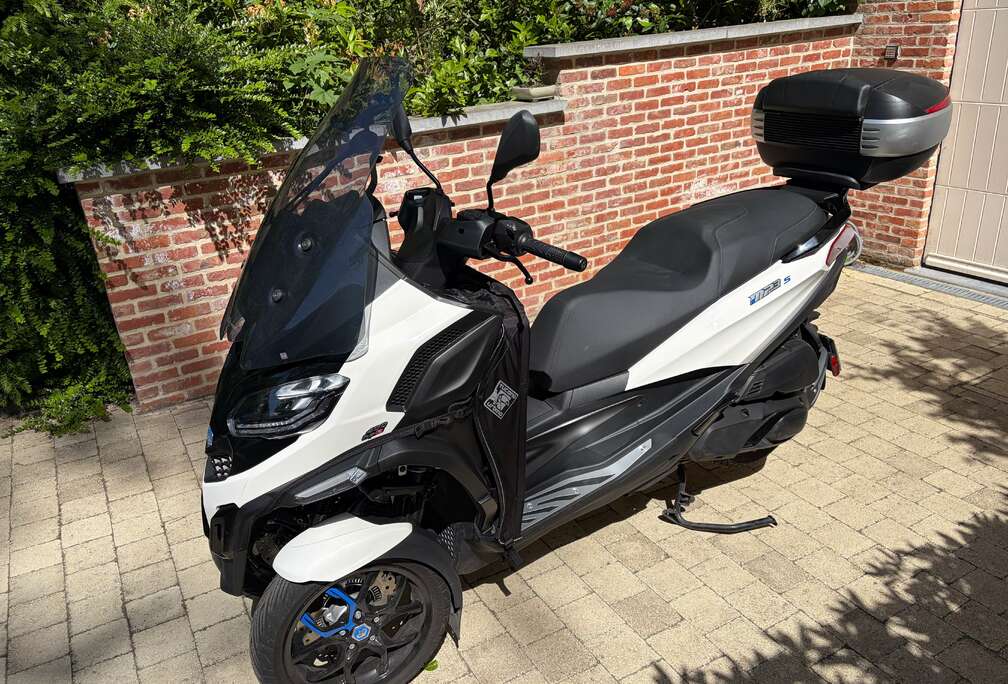 Piaggio HPE Sport