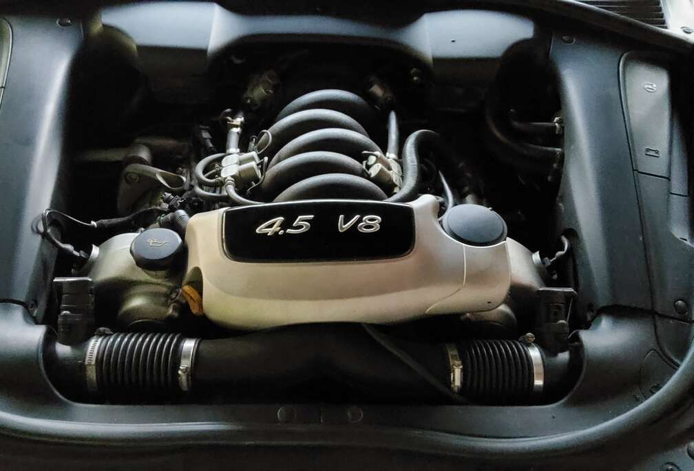 Porsche 4.5i V8 Tiptronic S