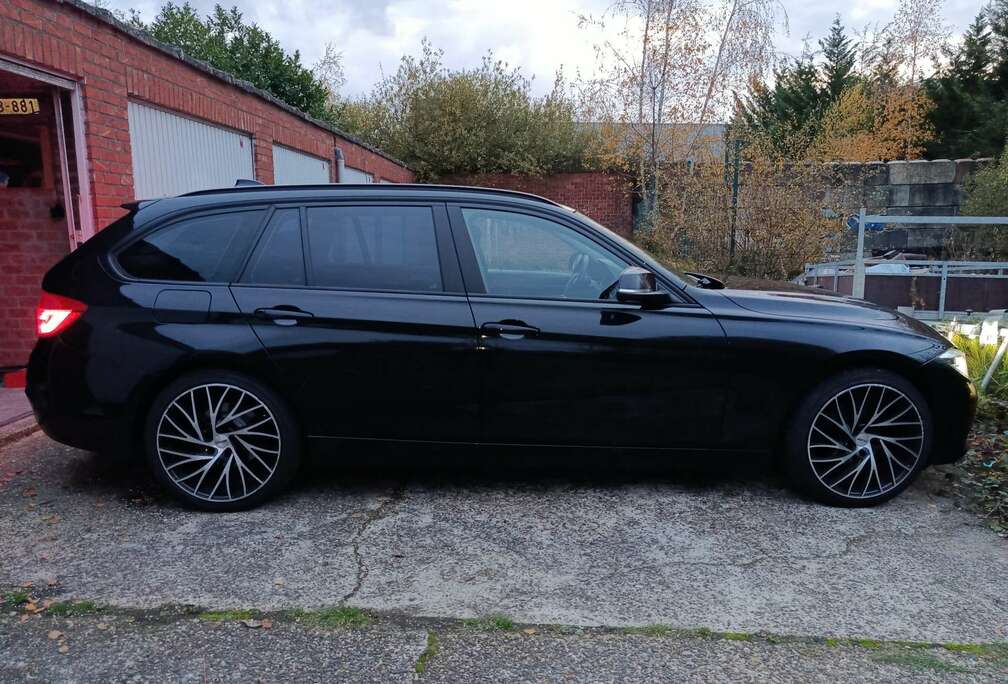 BMW 318i Touring Aut. Sport Line