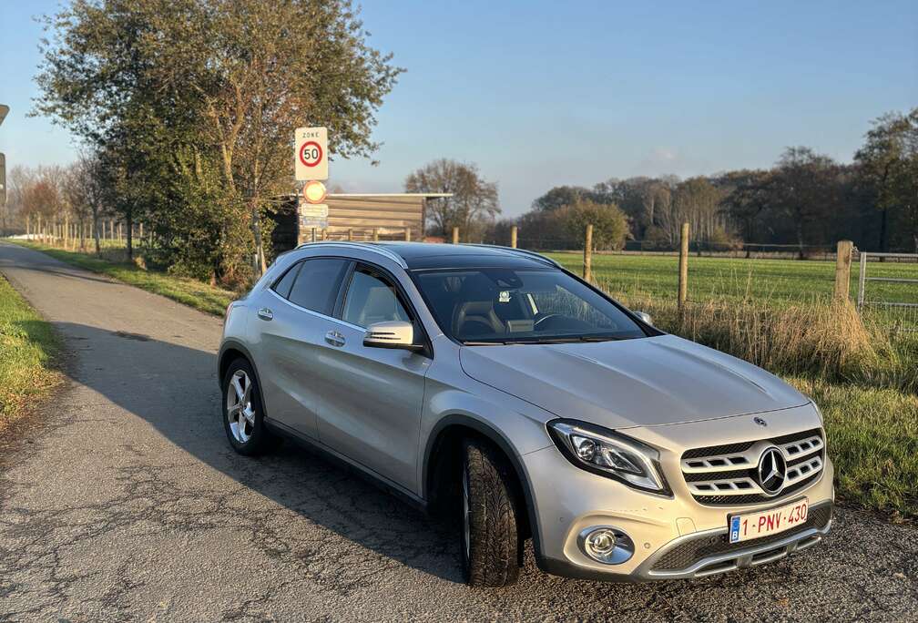 Mercedes-Benz AMG Line 200d - Panoramadak -  Camera - Sensoren
