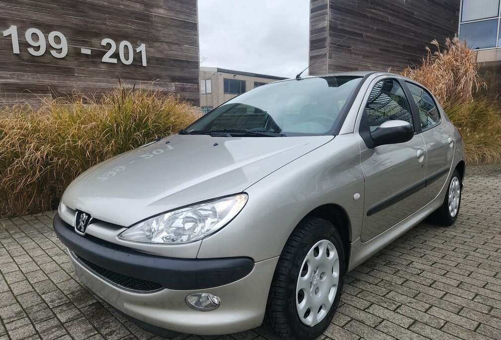 Peugeot 206 1.4i / Boite automatique/ 105.000 km