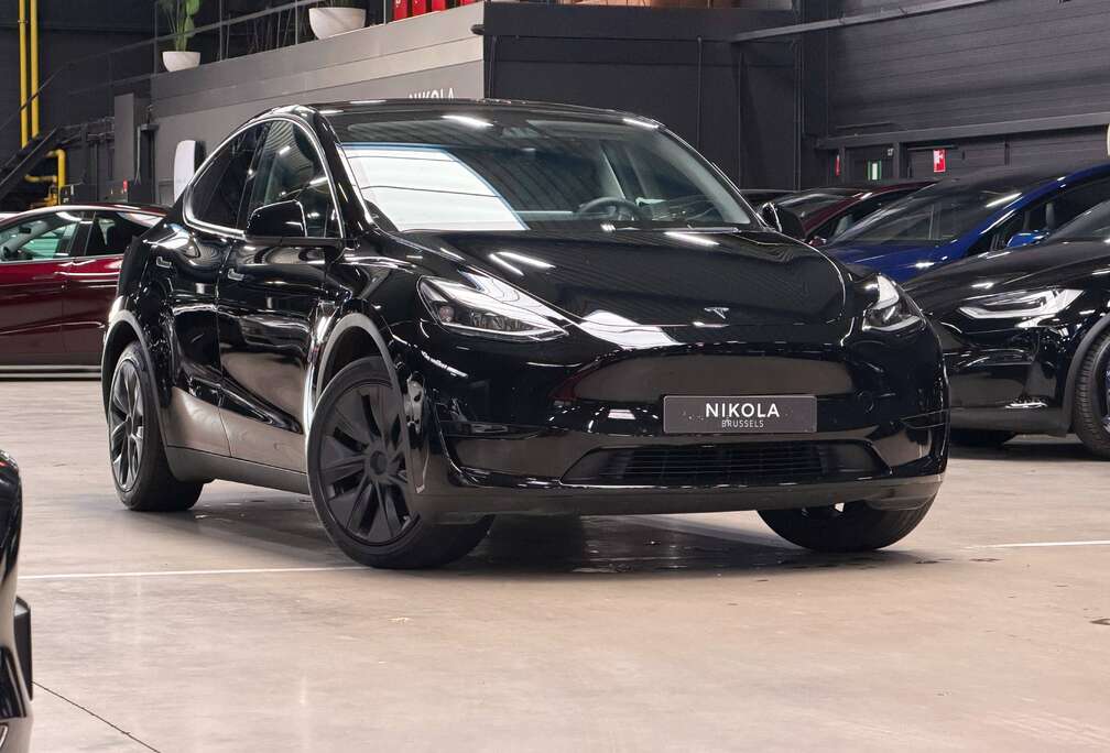 Tesla REAR WHEEL DRIVE - FULL BLACK - AUTOPILOT ACTIVE - HARDWARE 4 - FSD READY