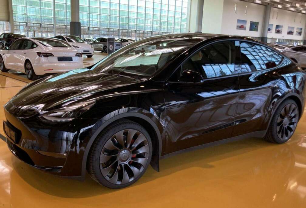 Tesla Model Y 72.5 kWh Dual Motor Performance (377 kW)