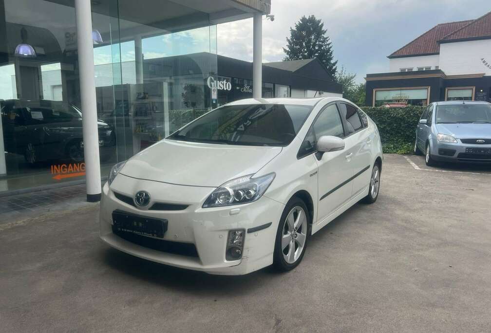 Toyota (Hybrid)