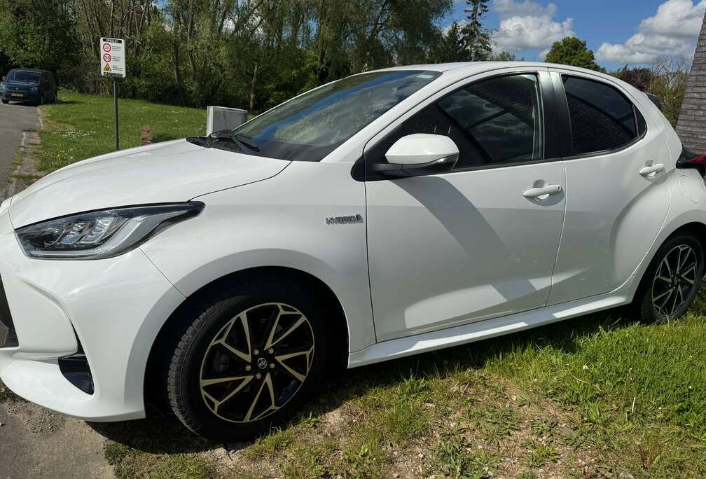 Toyota 1.5 hybrid e-CVT Comfort LHD
