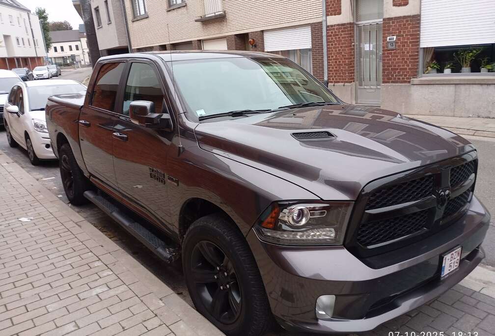 Dodge Ram 1500 V8 HEMI
