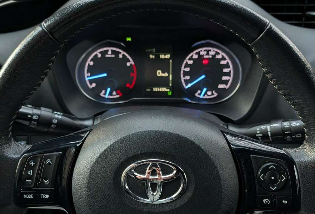 Toyota 1.5i Dual VVT-iE Two-Tone