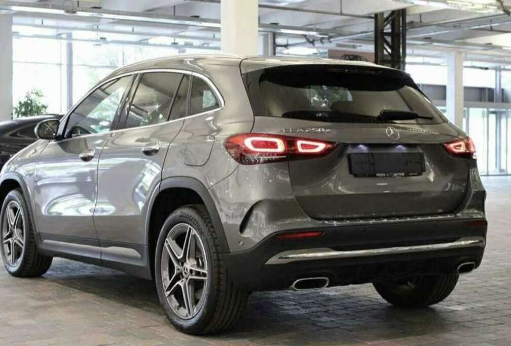 Mercedes-Benz e 8G-DCT AMG Line