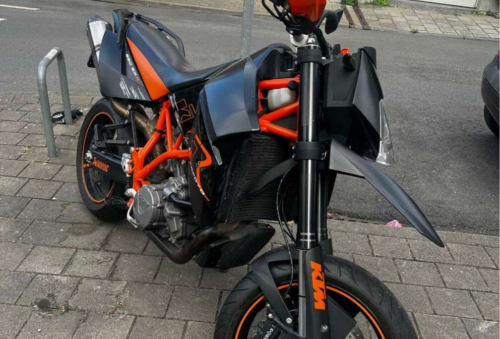 Akrapovic