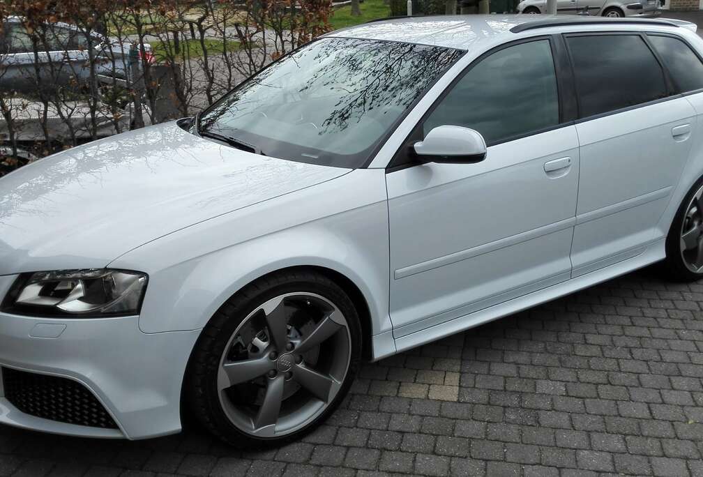 Audi RS 3 Sportback 2.5 TFSI Quattro S-tronic      \