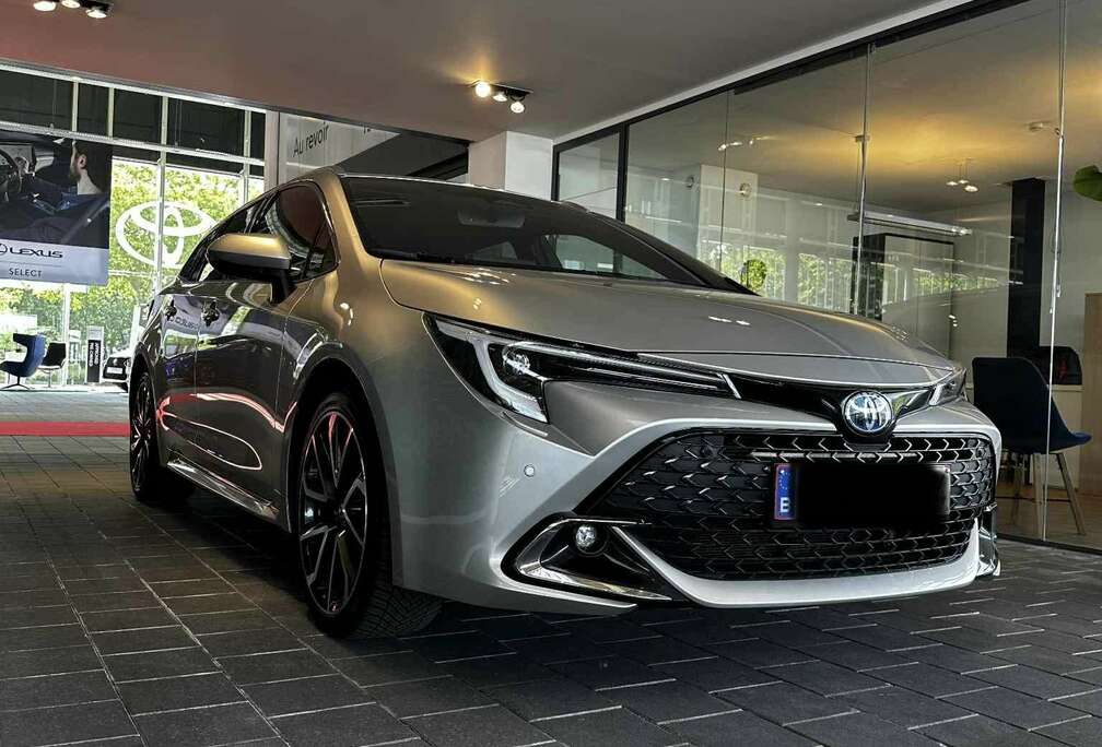 Toyota TS Hybrid 2.0 Premium e-CVT