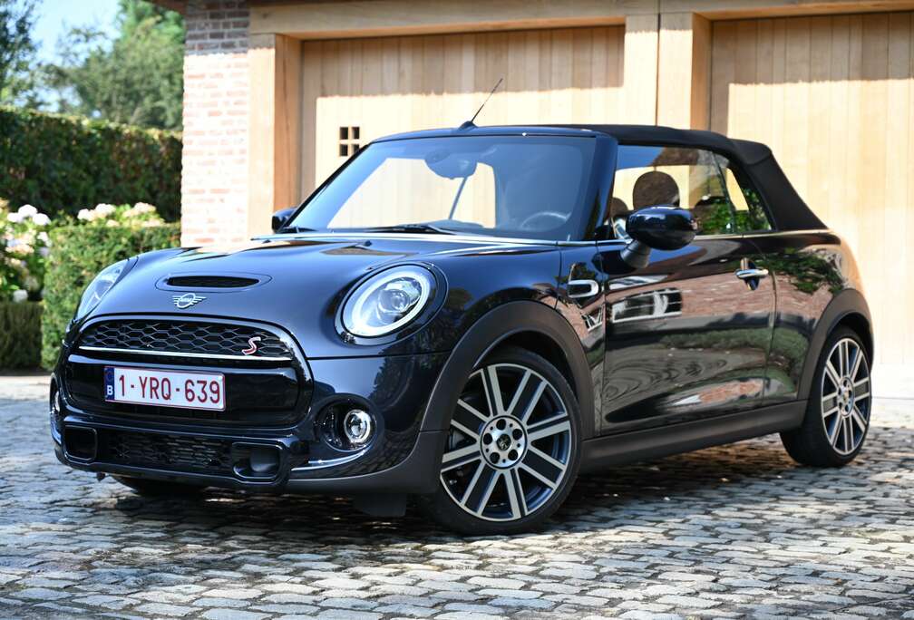 MINI Mini Yours trim-Big Business pack-Piano Black ext