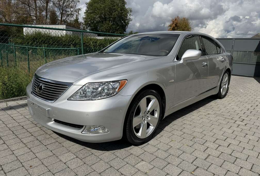 Lexus 4.6i V8