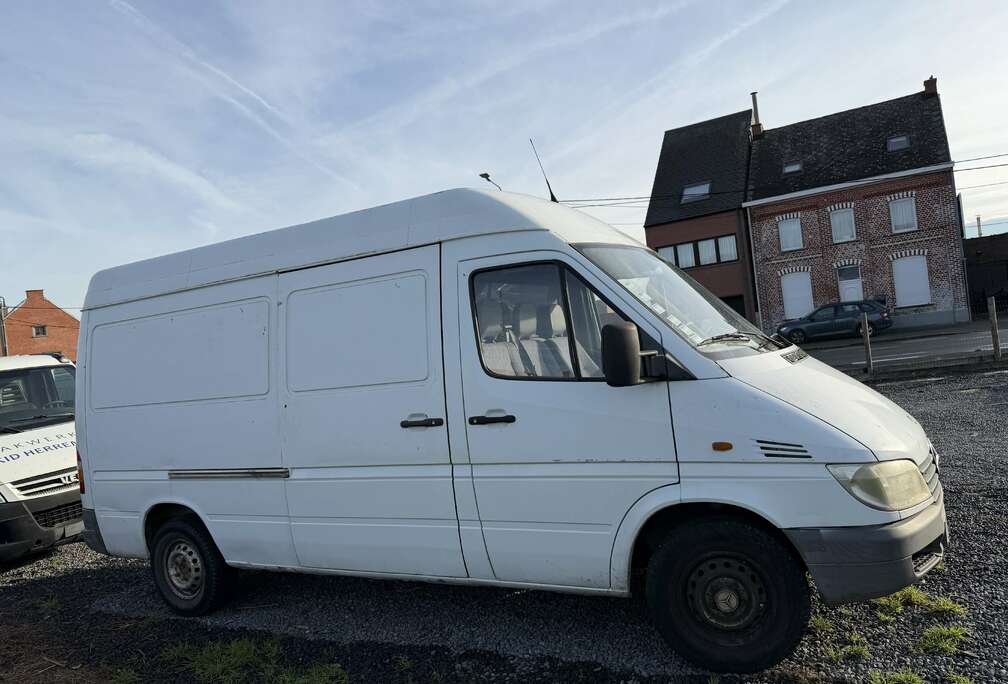 Mercedes-Benz 208cdi