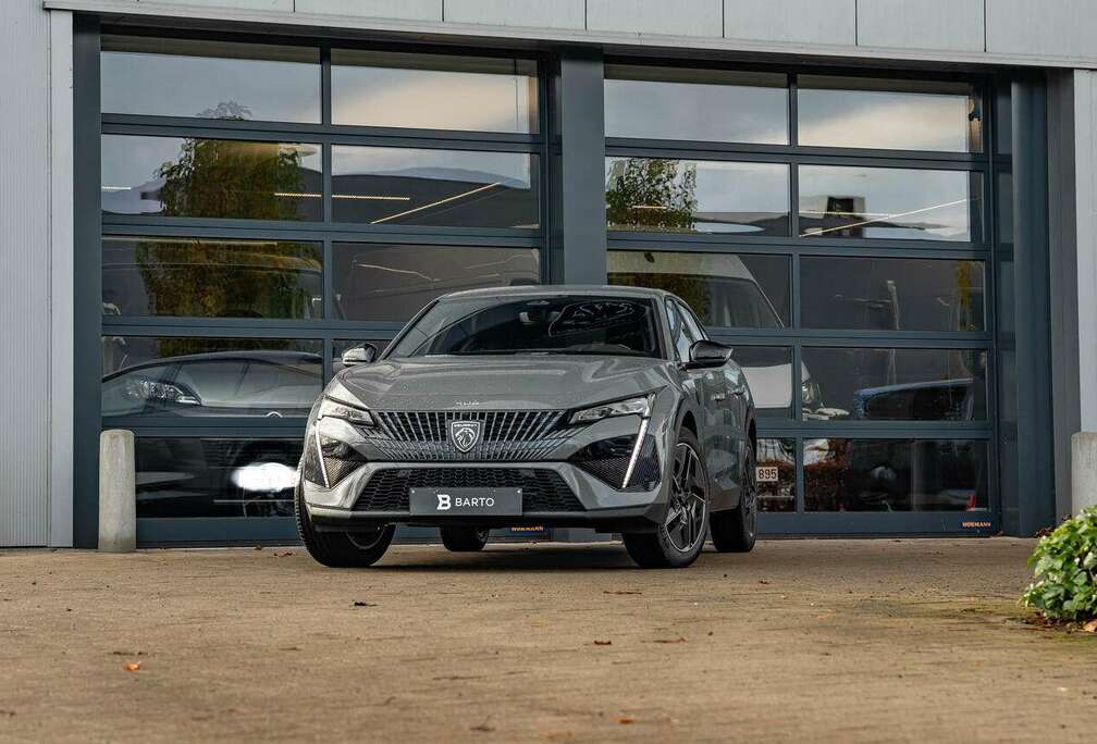 Peugeot GT  Hybrid 136 PK  360  Navi  Dodehoekdet....