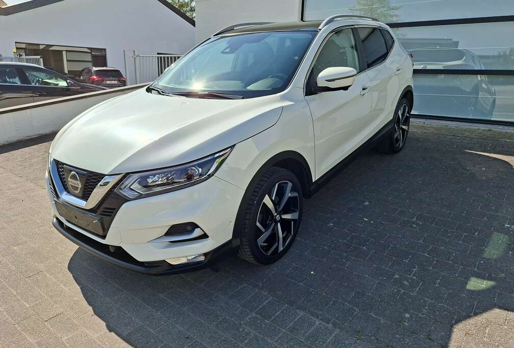 Nissan Qashqai 1.2i N-Connecta WIT PARELMOER PANO DAK CAMERA 360 ZETELVERWARMING NAVIGATIE