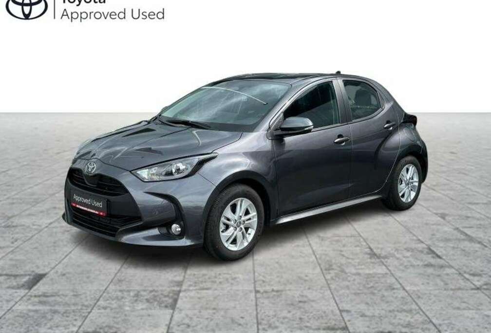 Toyota 1.5HYB DYNAMIC + HEATED SEATS
