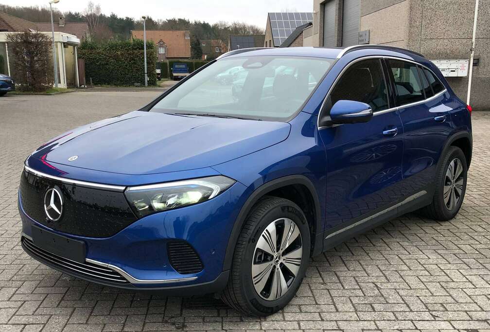 Mercedes-Benz 4Matic Achteruitrijcamera Sfeerverlichting Winter pack Adaptieve grootlichtassistentie dodehoek assistentie